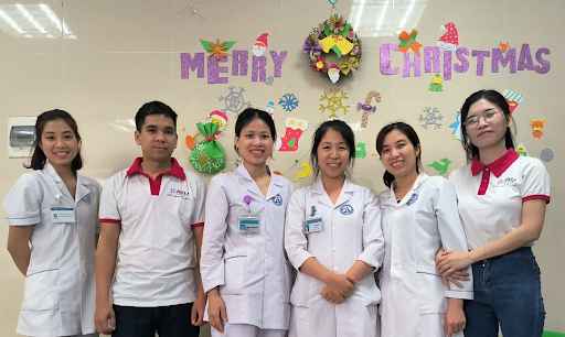 Nhãn hàng Vương Não Khang và các bác sĩ tại khoa Can thiệp - Bệnh viện Sản Nhi - Tỉnh Vĩnh Phúc